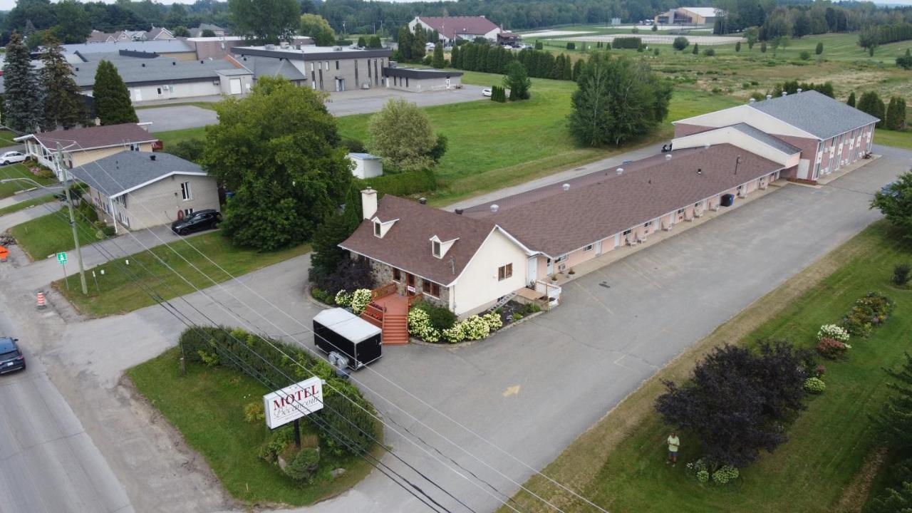 Motel Bécancour エクステリア 写真